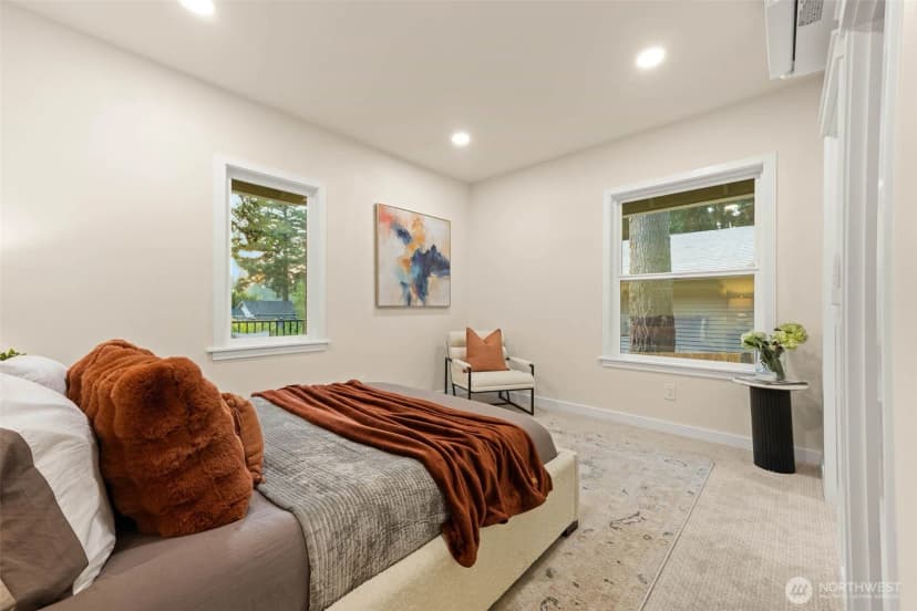 Property photo for 10733 Interlake Avenue N, Seattle photo 12
