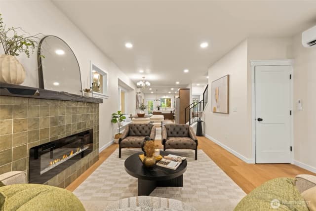 Property photo for 10733 Interlake Avenue N, Seattle photo 4