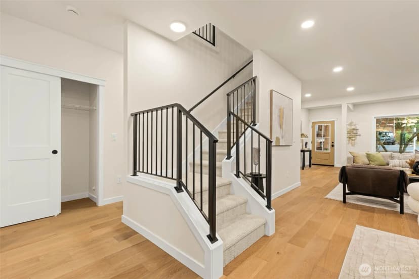 Property photo for 10733 Interlake Avenue N, Seattle photo 11