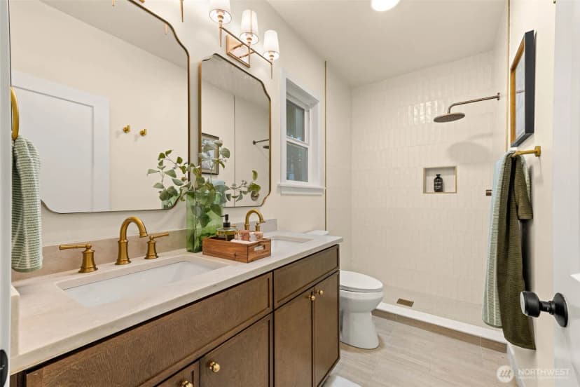 Property photo for 10733 Interlake Avenue N, Seattle photo 14