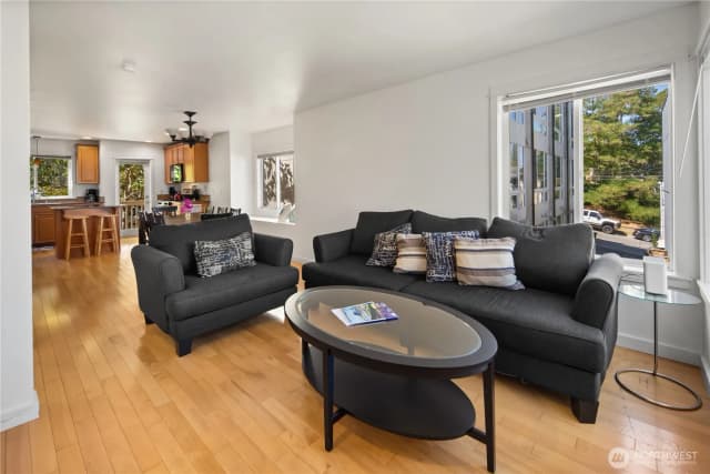 Property photo for 226 B 26th Avenue E, Seattle photo 2