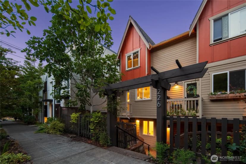 Property photo for 226 B 26th Avenue E, Seattle photo 23