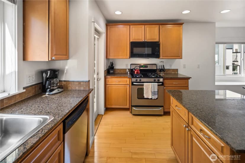 Property photo for 226 B 26th Avenue E, Seattle photo 8