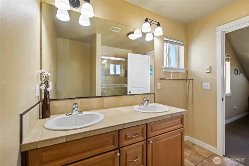 Property photo for 226 B 26th Avenue E, Seattle photo 20