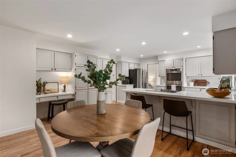 Property photo for 11715 Se 61st Place, Bellevue photo 16