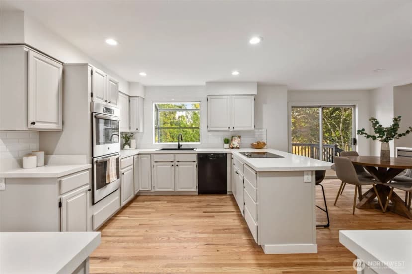 Property photo for 11715 Se 61st Place, Bellevue photo 14