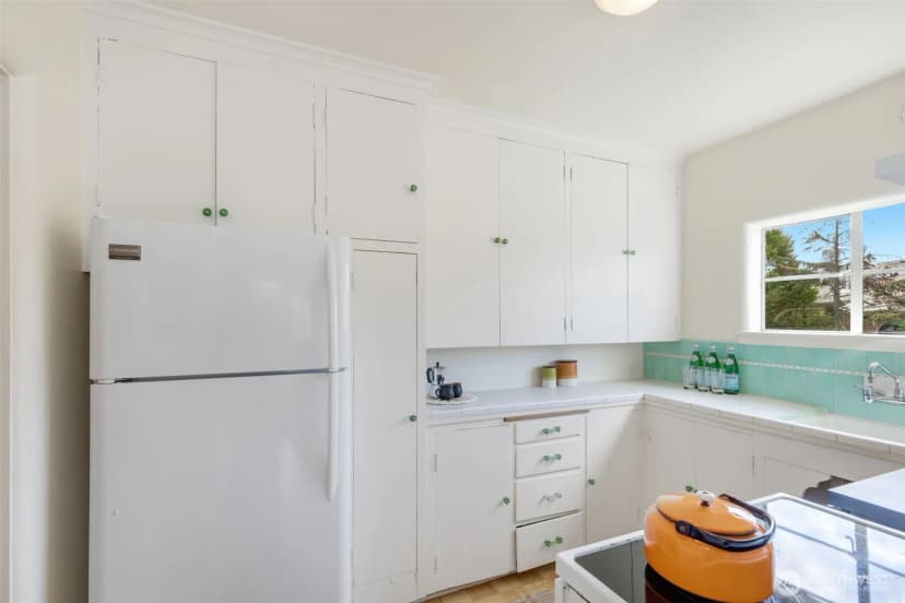 Property photo for 4204 11th Avenue Ne #17, Seattle photo 19