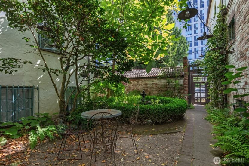 Property photo for 4204 11th Avenue Ne #17, Seattle photo 34
