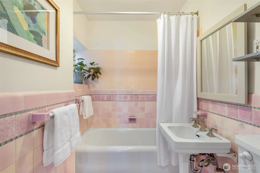 Property photo for 4204 11th Avenue Ne #17, Seattle photo 31