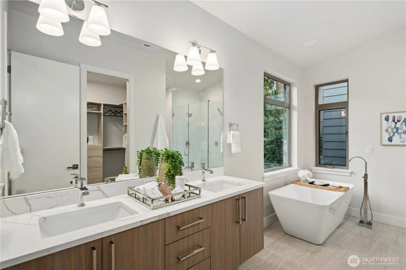 Property photo for 12315 Ne 70th Lane #2, Kirkland photo 19