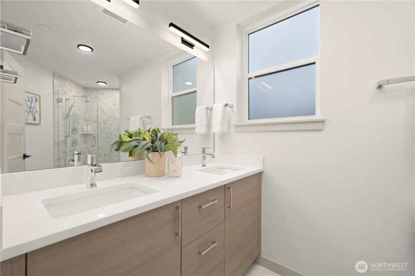 Property photo for 7005 9th Avenue Ne, Seattle photo 16