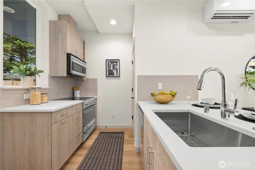 Property photo for 7005 9th Avenue Ne, Seattle photo 11