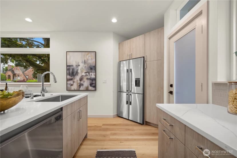 Property photo for 7005 9th Avenue Ne, Seattle photo 12