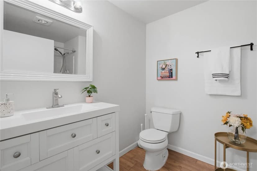Property photo for 12611 109th Ct Ne #j202, Kirkland photo 12
