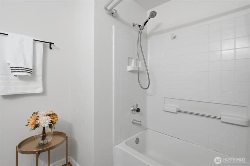 Property photo for 12611 109th Ct Ne #j202, Kirkland photo 13