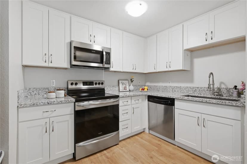 Property photo for 12611 109th Ct Ne #j202, Kirkland photo 10