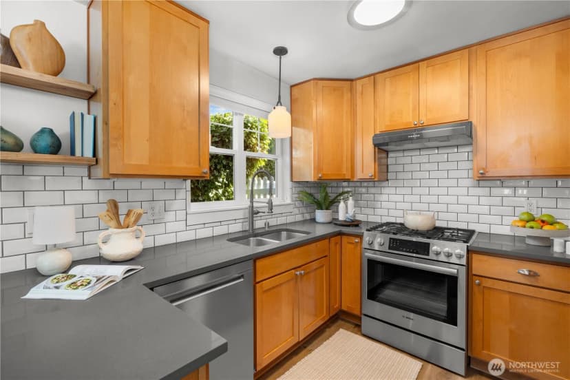 Property photo for 1827 Parade Grounds Avenue Ne, Bainbridge Island photo 7