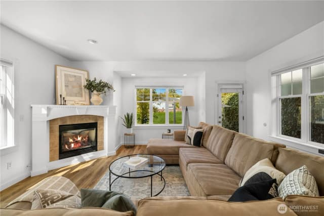 Property photo for 1827 Parade Grounds Avenue Ne, Bainbridge Island photo 2
