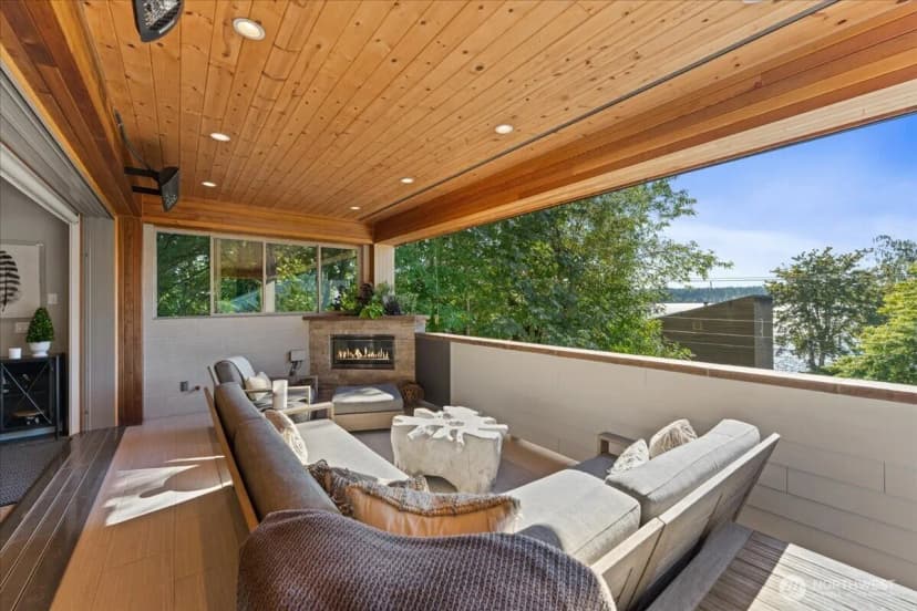 Property photo for 11822 Holmes Point Drive Ne, Kirkland photo 17