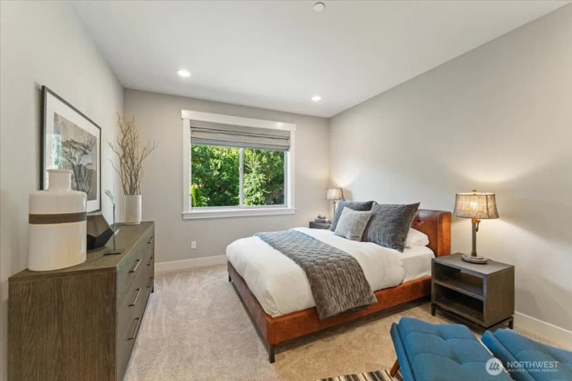 Property photo for 11822 Holmes Point Drive Ne, Kirkland photo 31