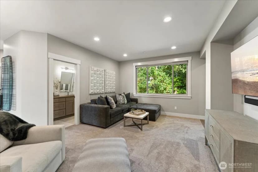 Property photo for 11822 Holmes Point Drive Ne, Kirkland photo 27