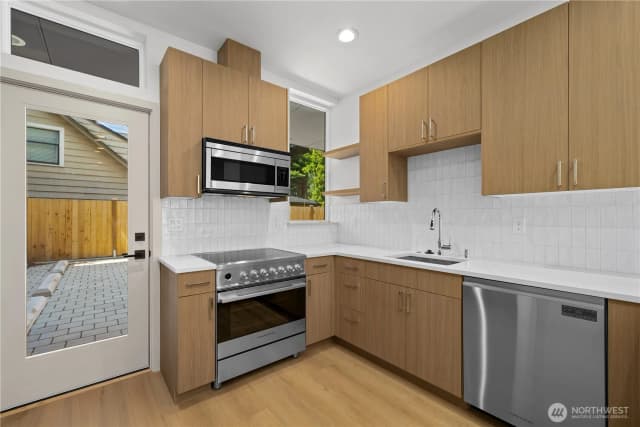 Property photo for 7009 9th Avenue Ne, Seattle photo 4