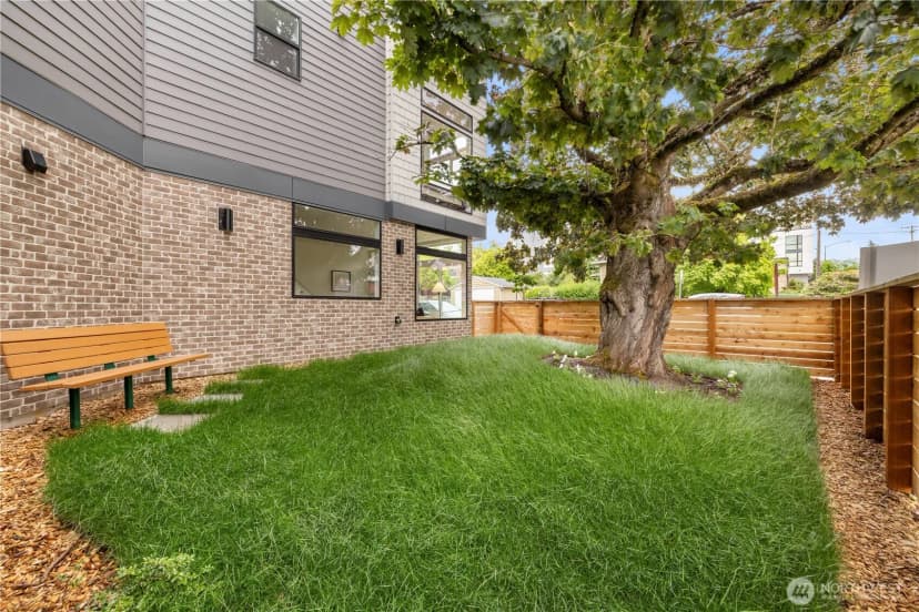 Property photo for 7009 9th Avenue Ne, Seattle photo 3