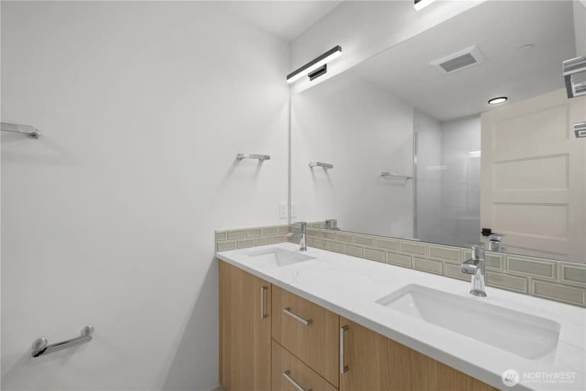 Property photo for 7009 9th Avenue Ne, Seattle photo 11