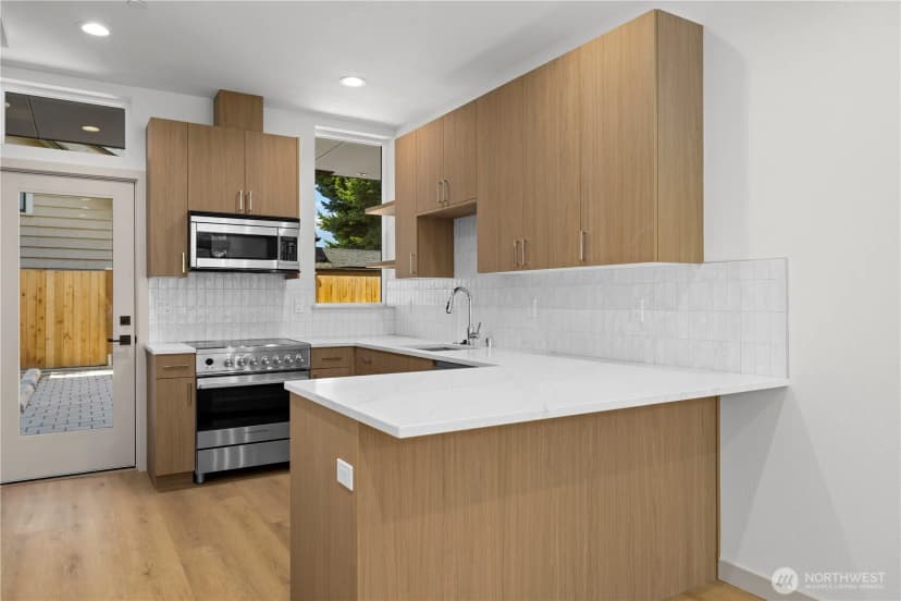 Property photo for 7009 9th Avenue Ne, Seattle photo 6