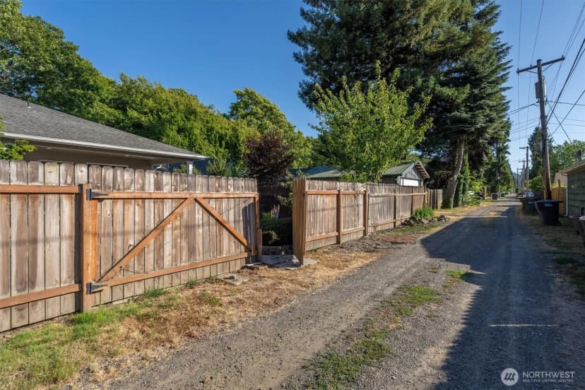 Property photo for 527 26th Avenue, Longview photo 36