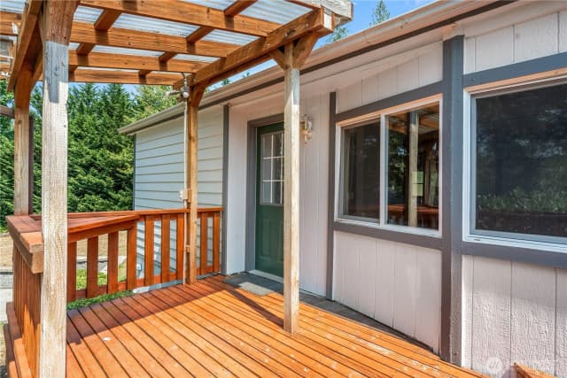 Property photo for 10110 Olalla Valley Road Se, Olalla photo 4