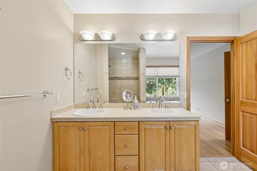 Property photo for 15816 84th Avenue Ne, Kenmore photo 22