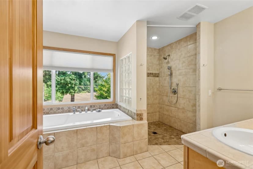 Property photo for 15816 84th Avenue Ne, Kenmore photo 20