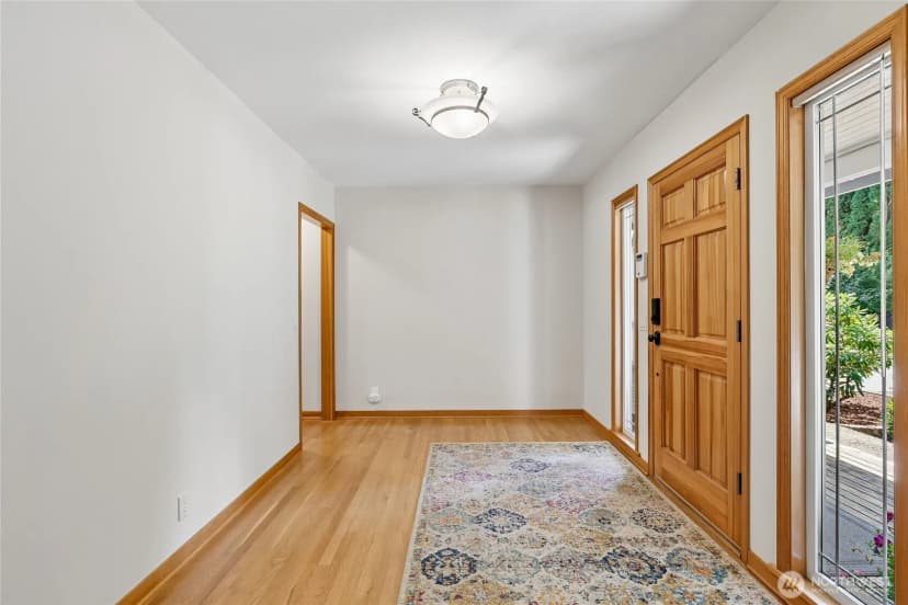 Property photo for 15816 84th Avenue Ne, Kenmore photo 4