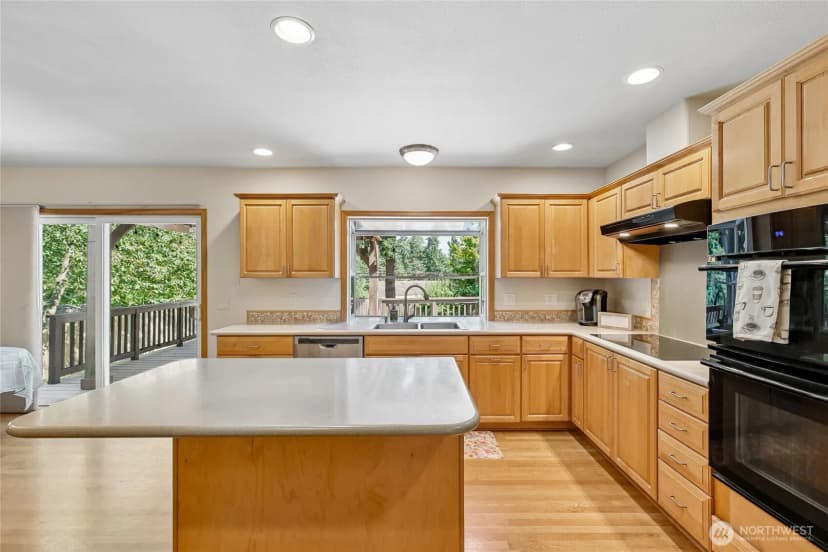 Property photo for 15816 84th Avenue Ne, Kenmore photo 7