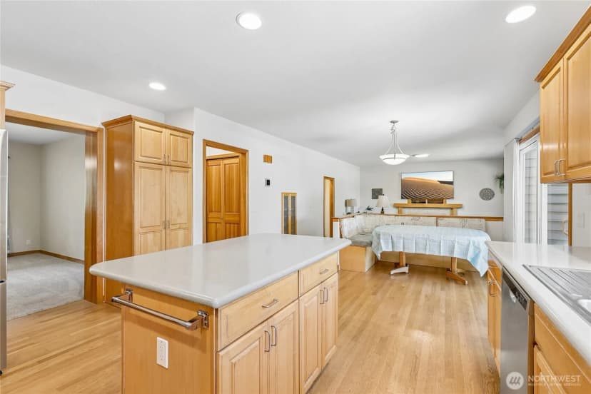 Property photo for 15816 84th Avenue Ne, Kenmore photo 9