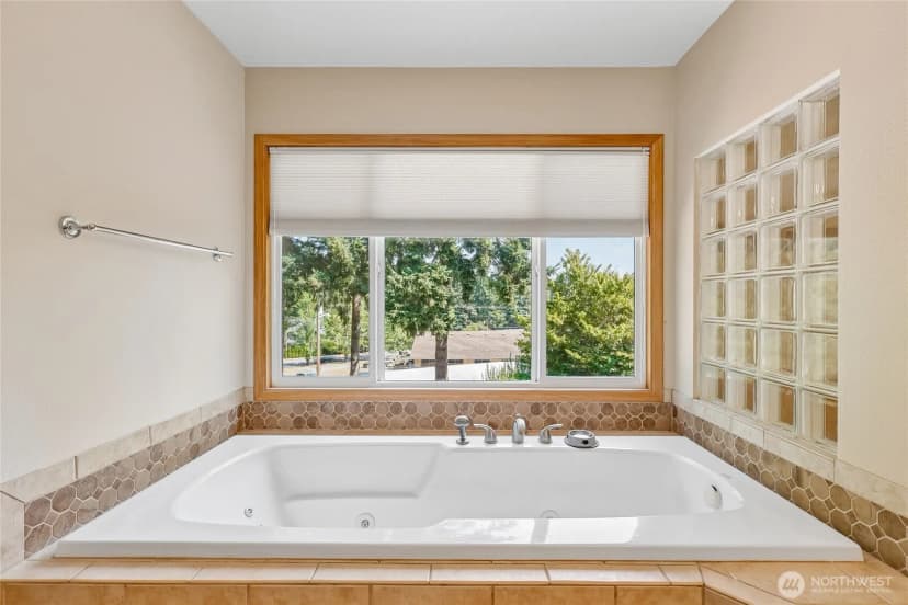 Property photo for 15816 84th Avenue Ne, Kenmore photo 21