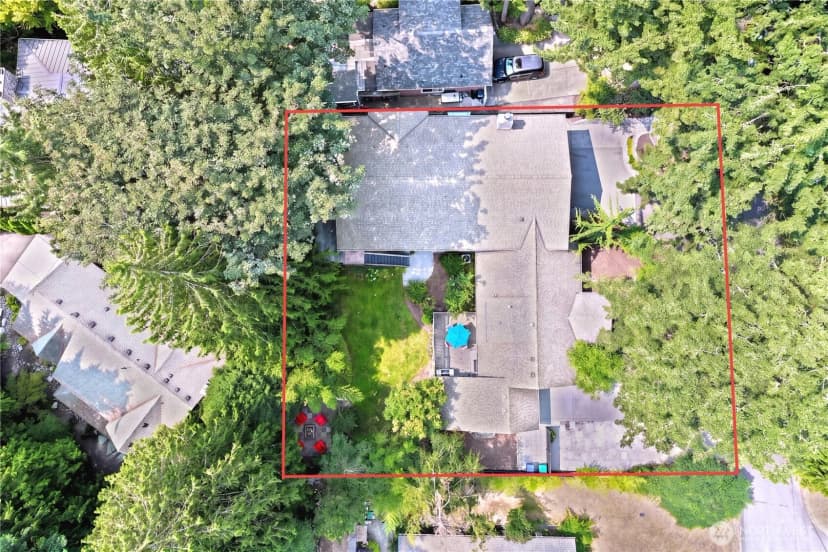 Property photo for 11633 Ne 92nd St, Kirkland photo 2