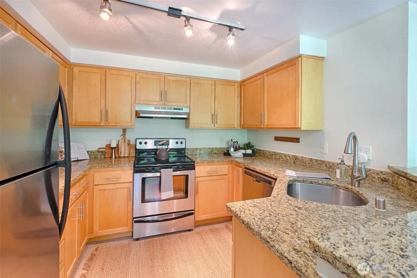 Property photo for 10016 Ne 120th Lane #f202, Kirkland photo 9