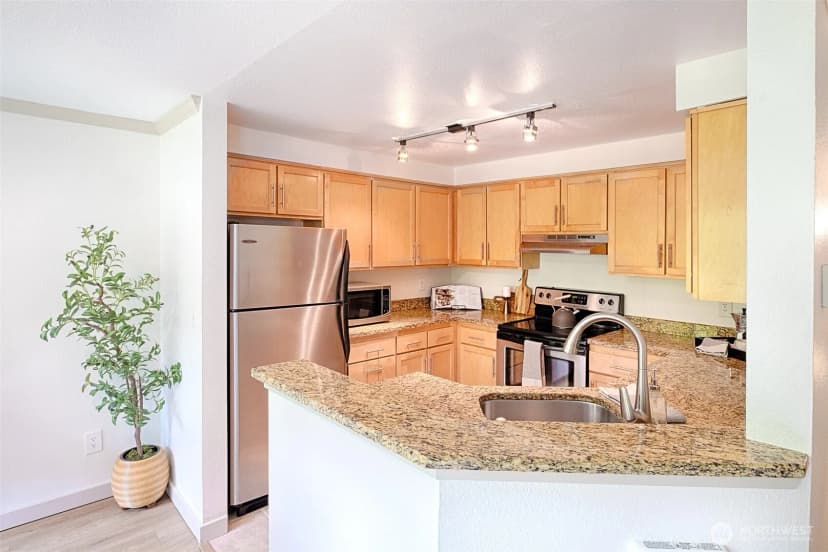 Property photo for 10016 Ne 120th Lane #f202, Kirkland photo 8