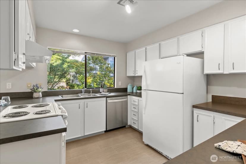 Property photo for 9910 Ne 116th Street #202, Kirkland photo 8