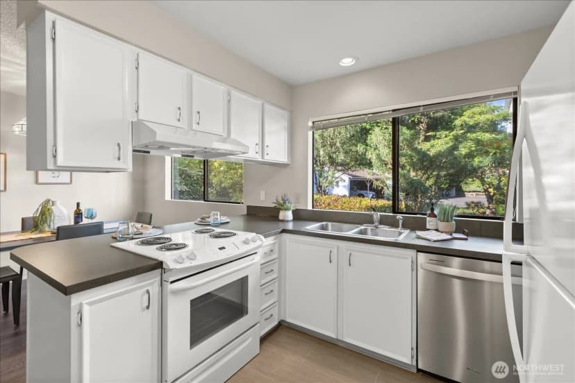 Property photo for 9910 Ne 116th Street #202, Kirkland photo 9