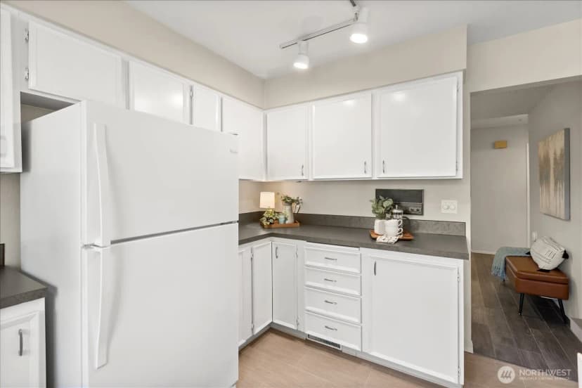 Property photo for 9910 Ne 116th Street #202, Kirkland photo 10