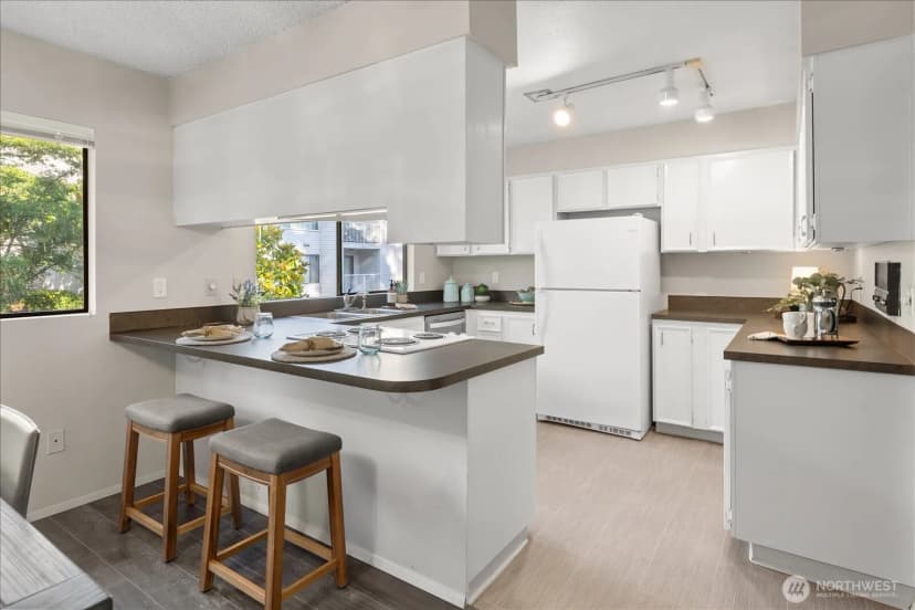 Property photo for 9910 Ne 116th Street #202, Kirkland photo 12