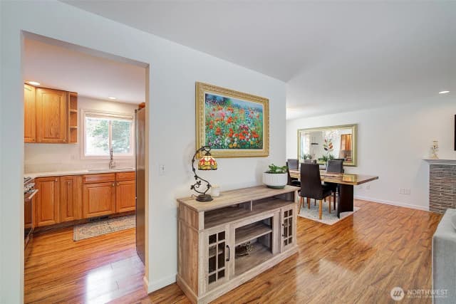 Property photo for 2527 200th Avenue Se, Sammamish photo 4