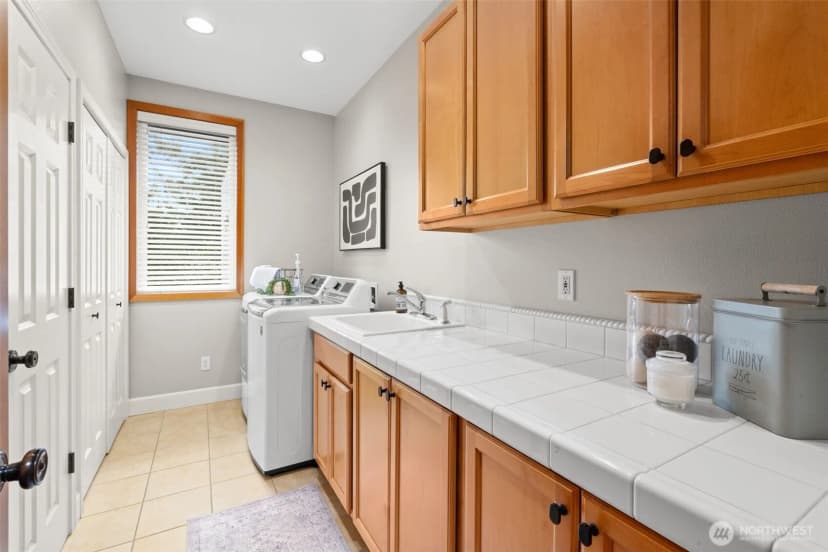 Property photo for 9 Sw Three Tree Point Lane, Burien photo 33
