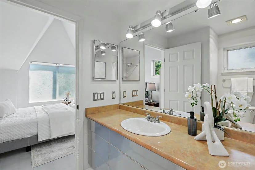Property photo for 1551 Cherrylane Avenue S, Seattle photo 25