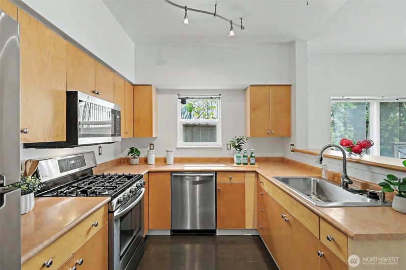 Property photo for 1551 Cherrylane Avenue S, Seattle photo 18