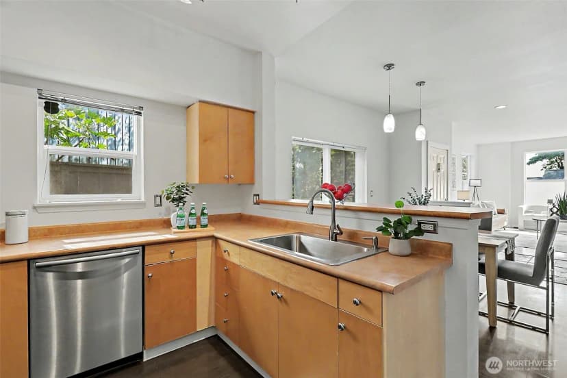 Property photo for 1551 Cherrylane Avenue S, Seattle photo 19