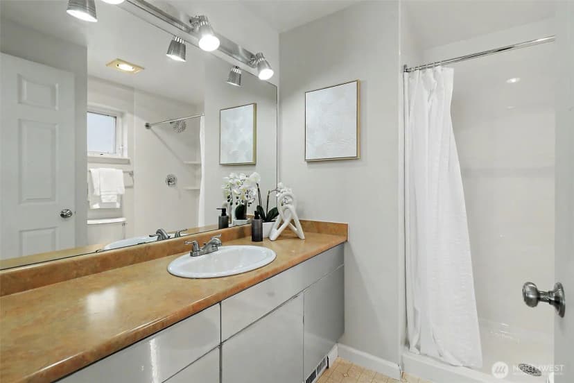 Property photo for 1551 Cherrylane Avenue S, Seattle photo 29